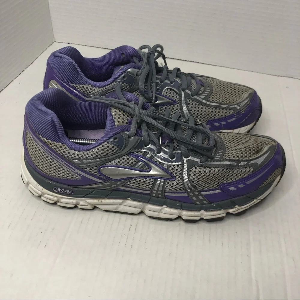 Brooks Sneakers Womens Size 9 Addiction 11 Running Shoes Purple Gray Silver DNA